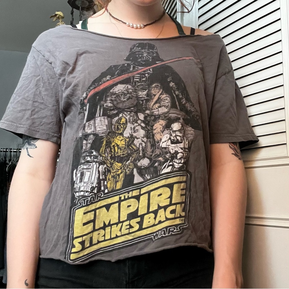 gray graphic tee